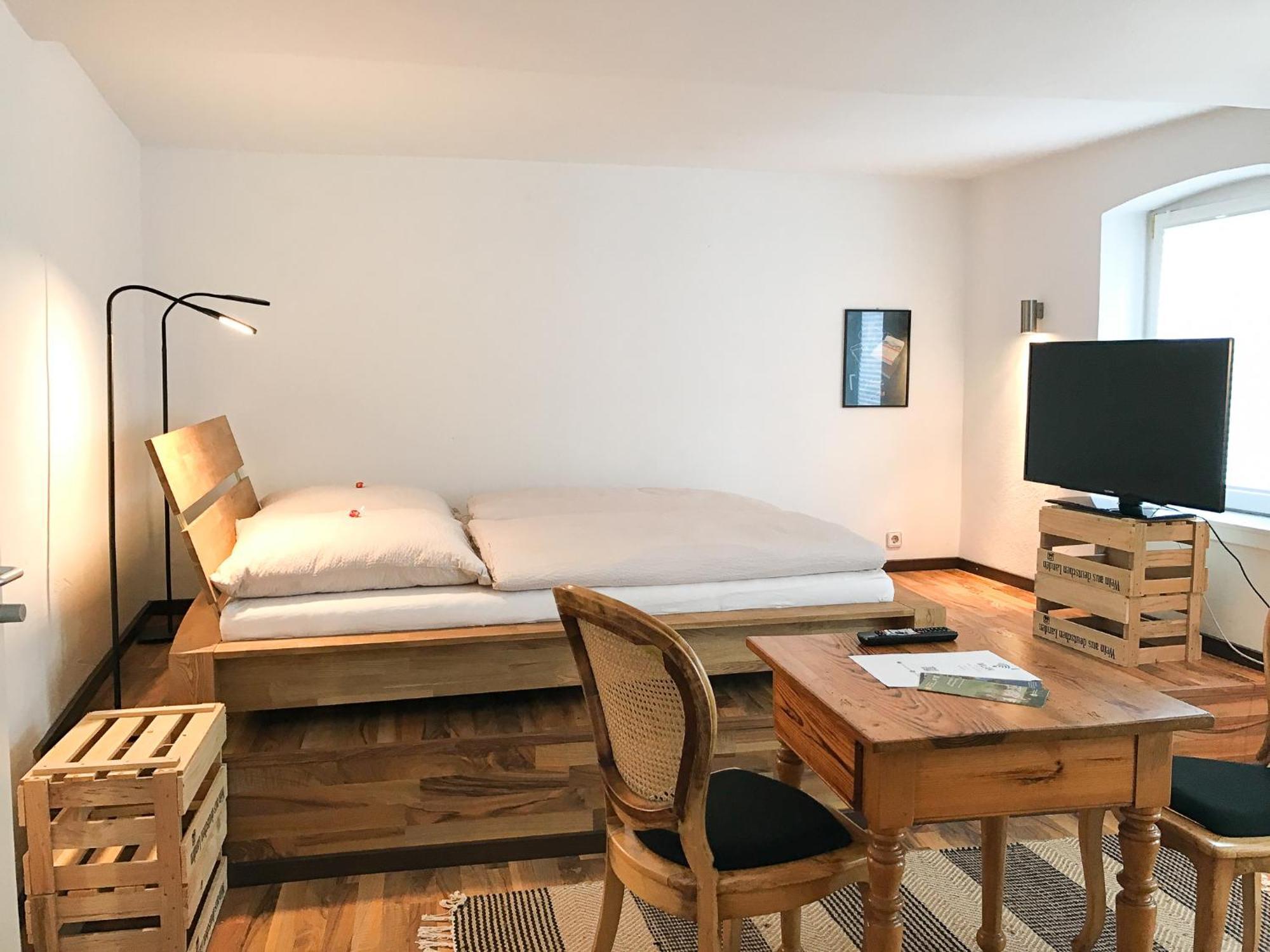 Fuxbau Apartment นอยชตัดท์ อัน แดร์ ไวน์ชตราเซอ ภายนอก รูปภาพ