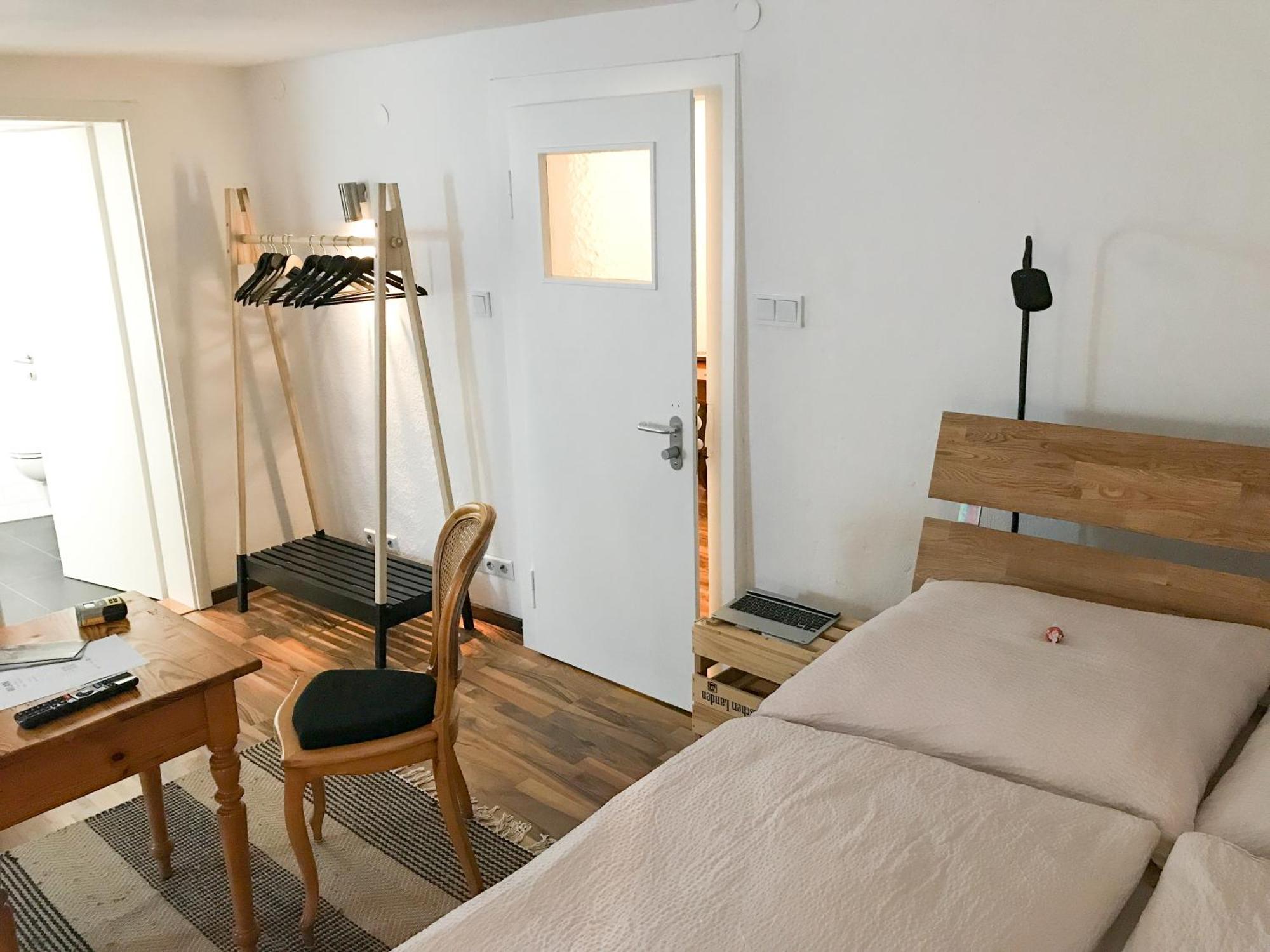 Fuxbau Apartment นอยชตัดท์ อัน แดร์ ไวน์ชตราเซอ ภายนอก รูปภาพ