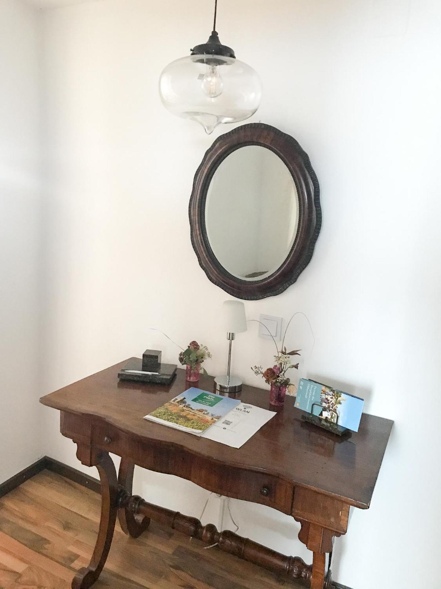 Fuxbau Apartment นอยชตัดท์ อัน แดร์ ไวน์ชตราเซอ ภายนอก รูปภาพ